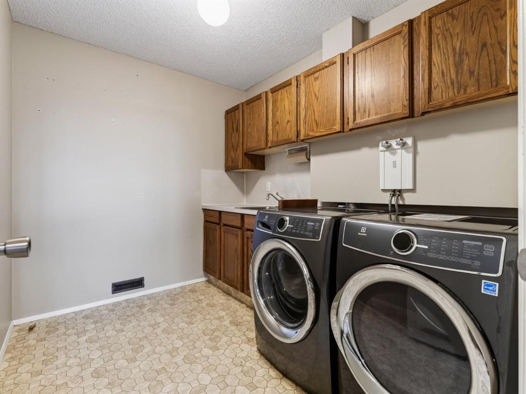 76 Deermoss Crescent Se, Calgary, AB - Indoor Photo Showing Laundry Room