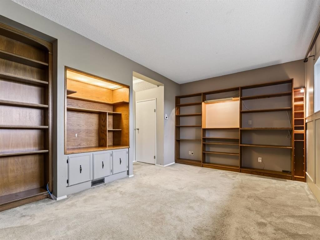 76 Deermoss Crescent Se, Calgary, AB - Indoor
