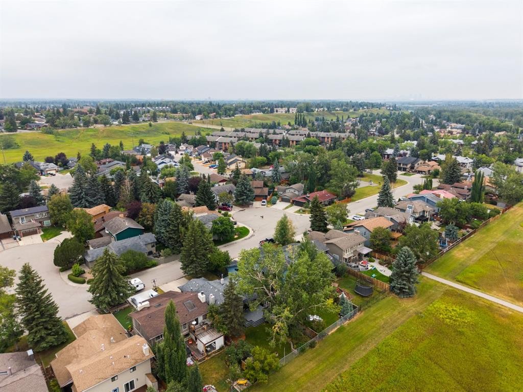 76 Deermoss Crescent Se, Calgary, AB - Outdoor With View