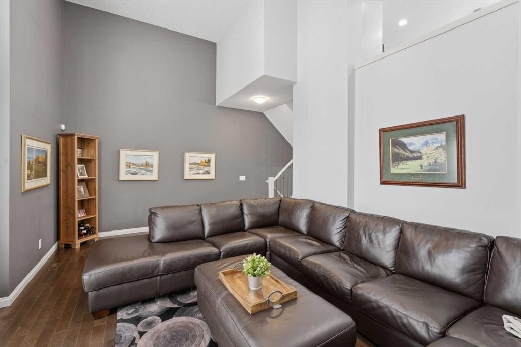 804 Wentworth Villas Sw, Calgary, AB - Indoor Photo Showing Living Room