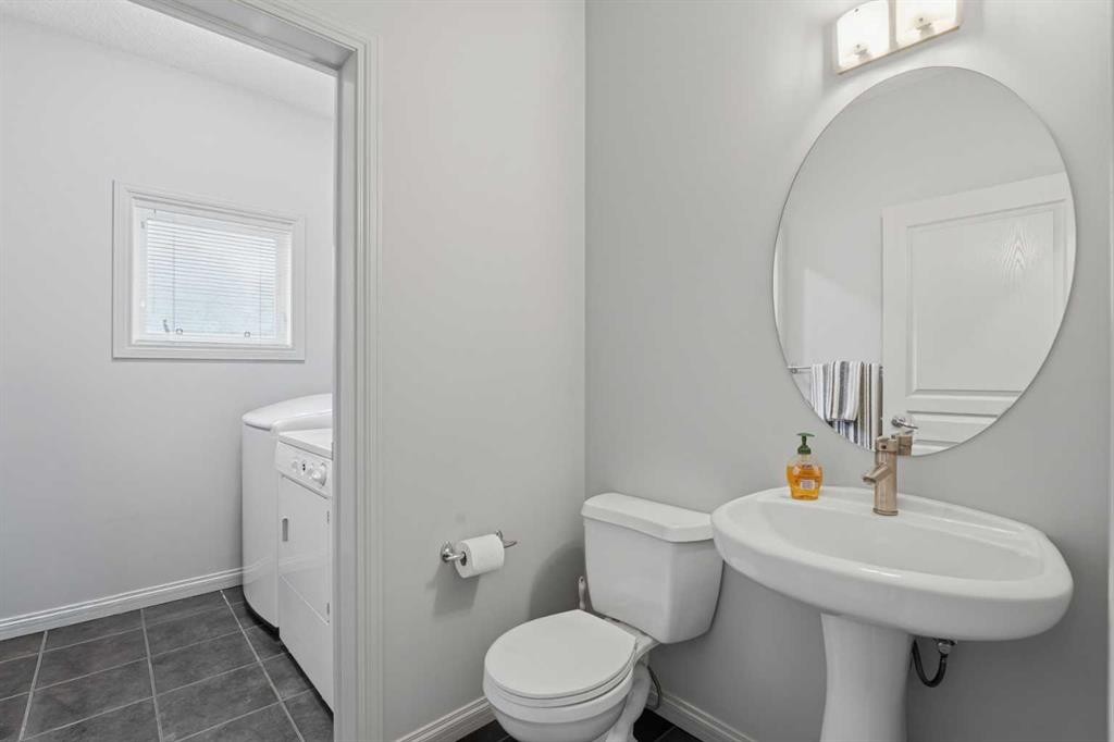 804 Wentworth Villas Sw, Calgary, AB - Indoor Photo Showing Bathroom
