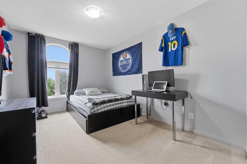 804 Wentworth Villas Sw, Calgary, AB - Indoor Photo Showing Bedroom