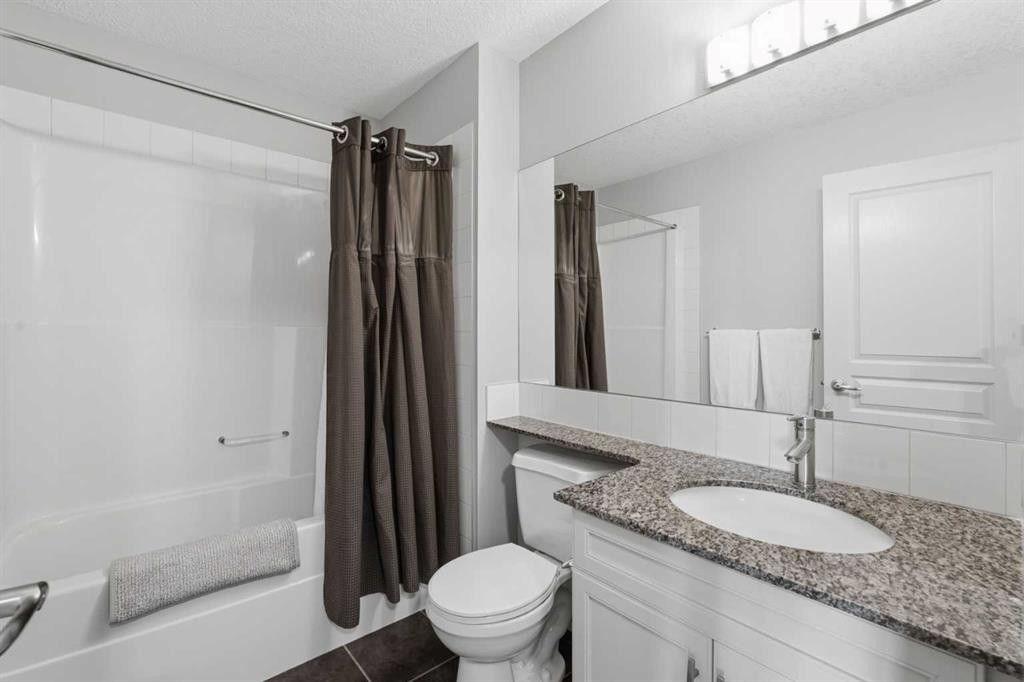 804 Wentworth Villas Sw, Calgary, AB - Indoor Photo Showing Bathroom