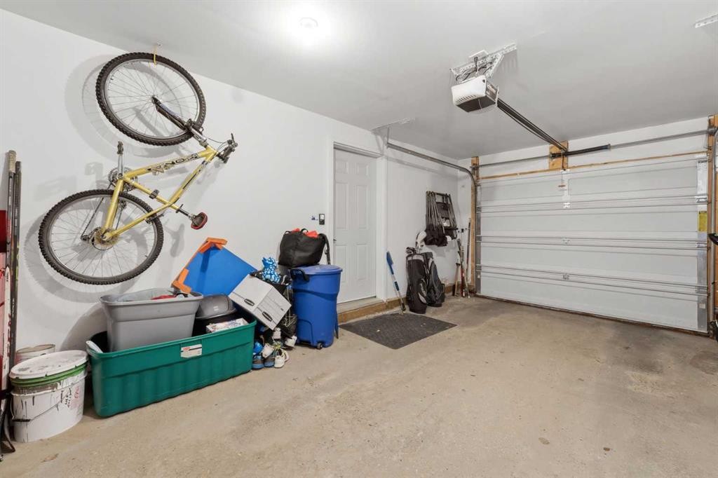804 Wentworth Villas Sw, Calgary, AB - Indoor Photo Showing Garage