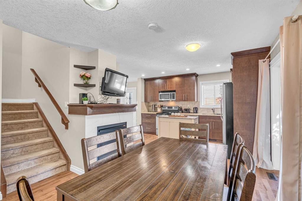 2-821 Mcdougall Road Ne, Calgary, AB - Indoor With Fireplace