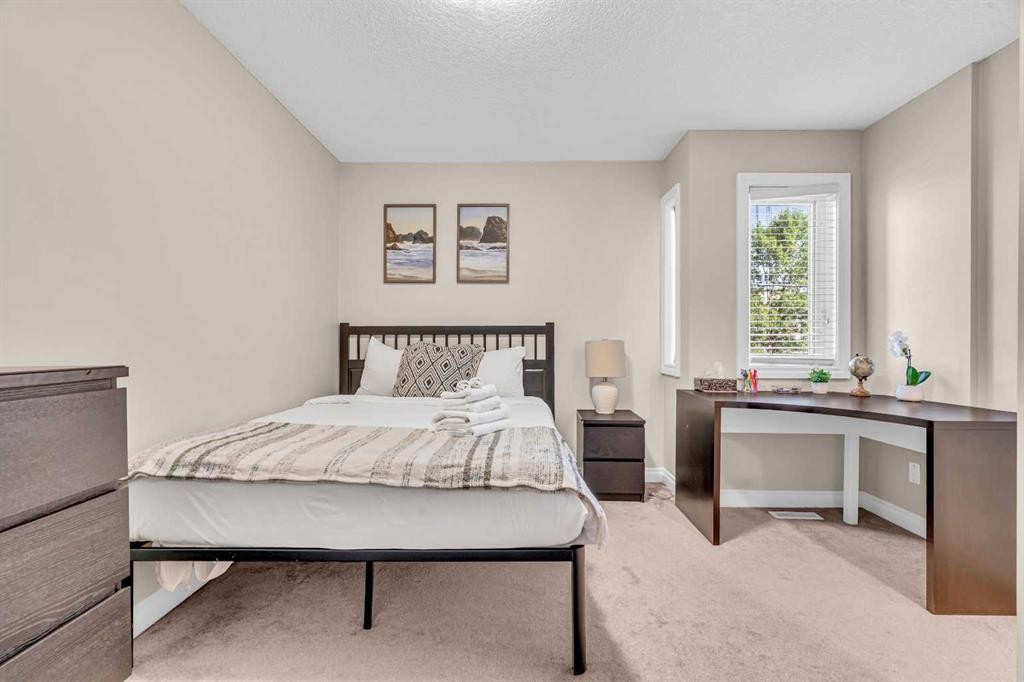 2-821 Mcdougall Road Ne, Calgary, AB - Indoor Photo Showing Bedroom