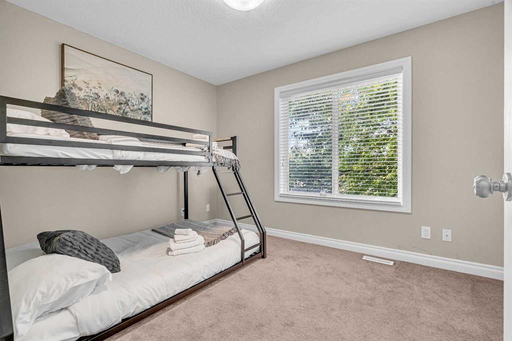 2-821 Mcdougall Road Ne, Calgary, AB - Indoor Photo Showing Bedroom