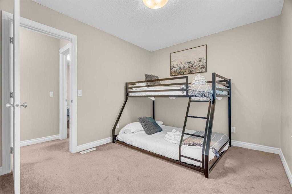 2-821 Mcdougall Road Ne, Calgary, AB - Indoor Photo Showing Bedroom