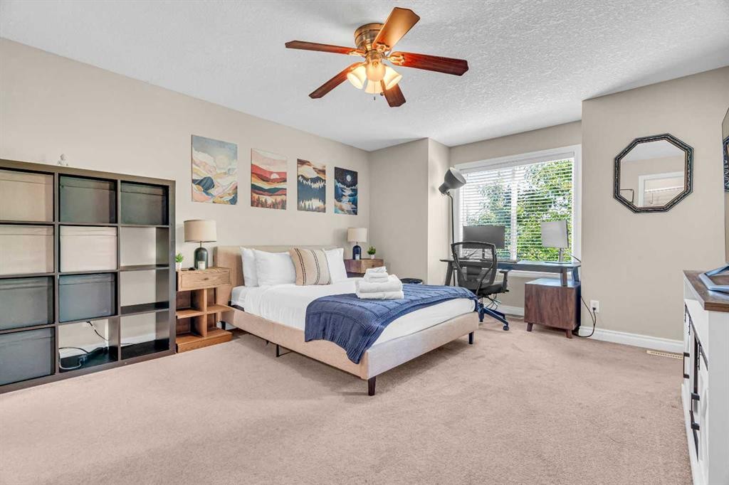 2-821 Mcdougall Road Ne, Calgary, AB - Indoor Photo Showing Bedroom