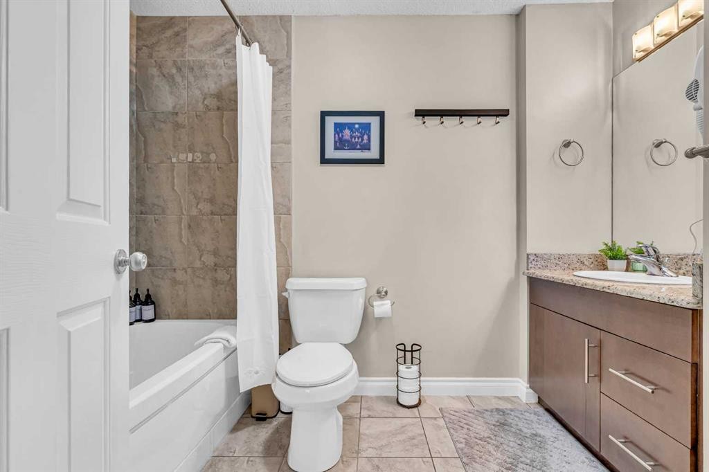 2-821 Mcdougall Road Ne, Calgary, AB - Indoor Photo Showing Bathroom