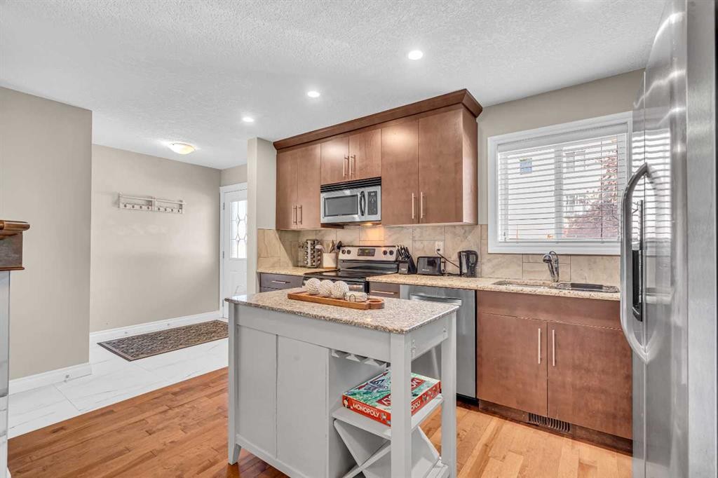 2-821 Mcdougall Road Ne, Calgary, AB - Indoor Photo Showing Kitchen With Stainless Steel Kitchen