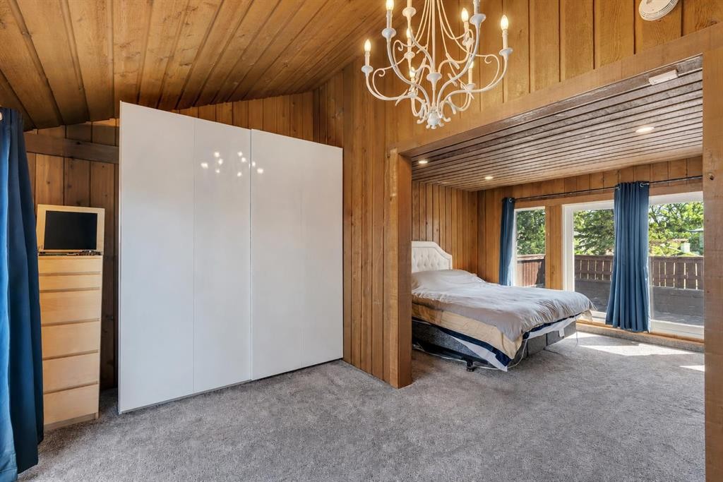 12 Oakvale Place Sw, Calgary, AB - Indoor Photo Showing Bedroom