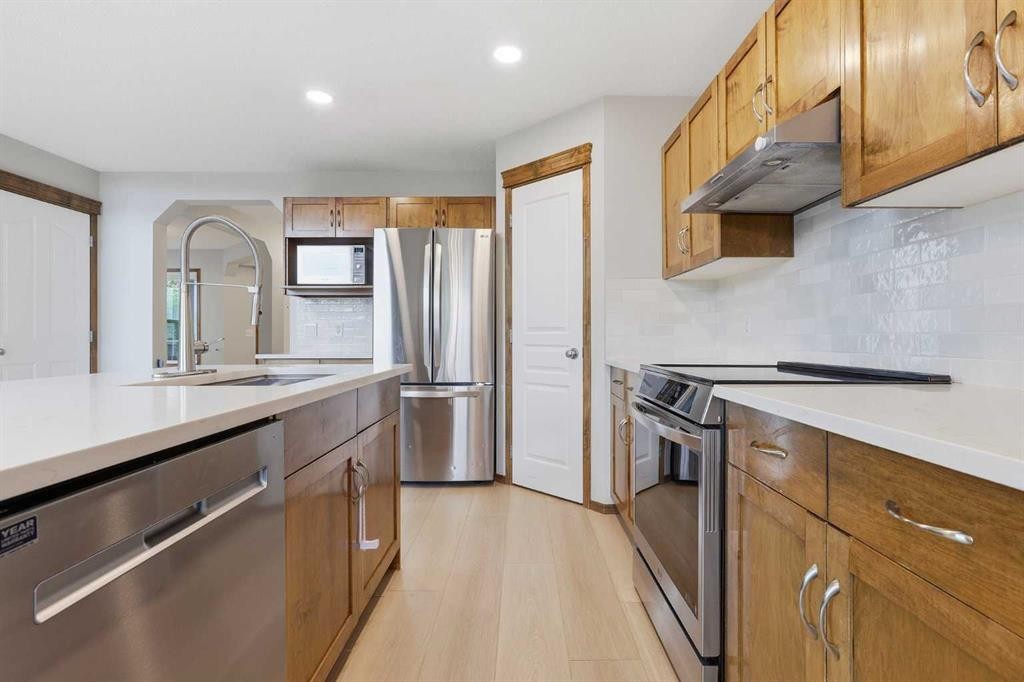 38 Chapman Close Se, Calgary, AB