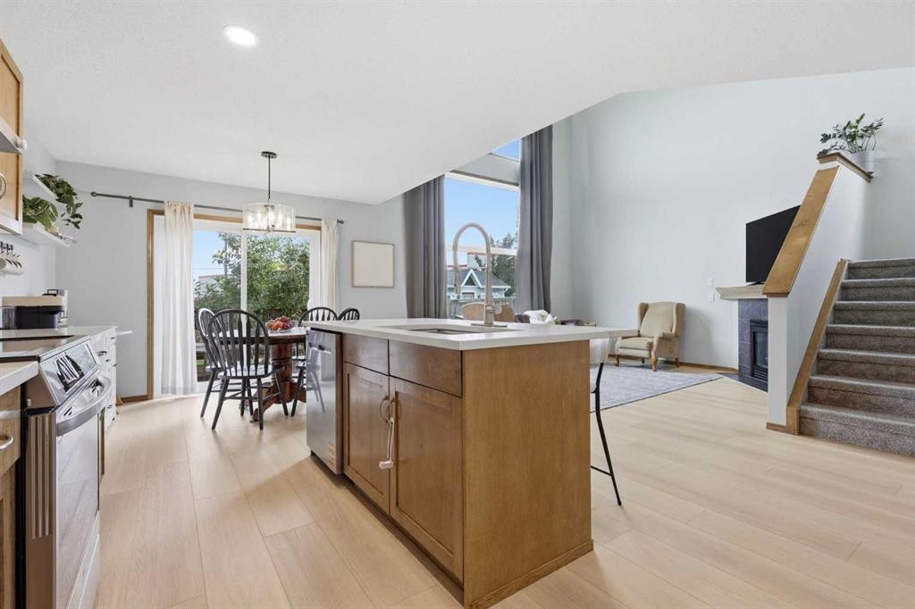 38 Chapman Close Se, Calgary, AB