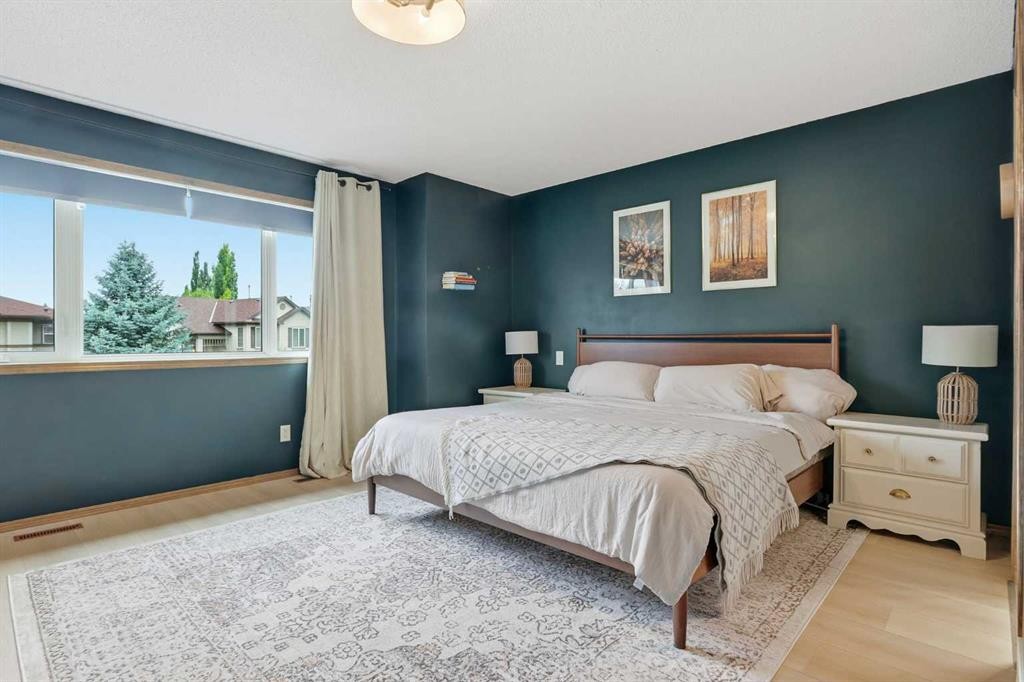 38 Chapman Close Se, Calgary, AB