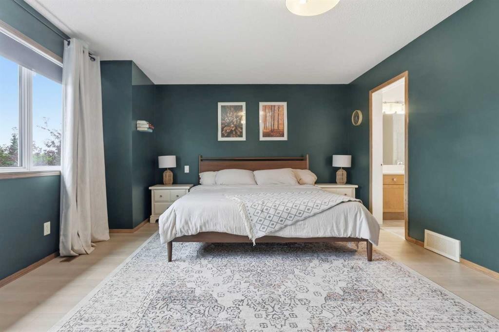 38 Chapman Close Se, Calgary, AB