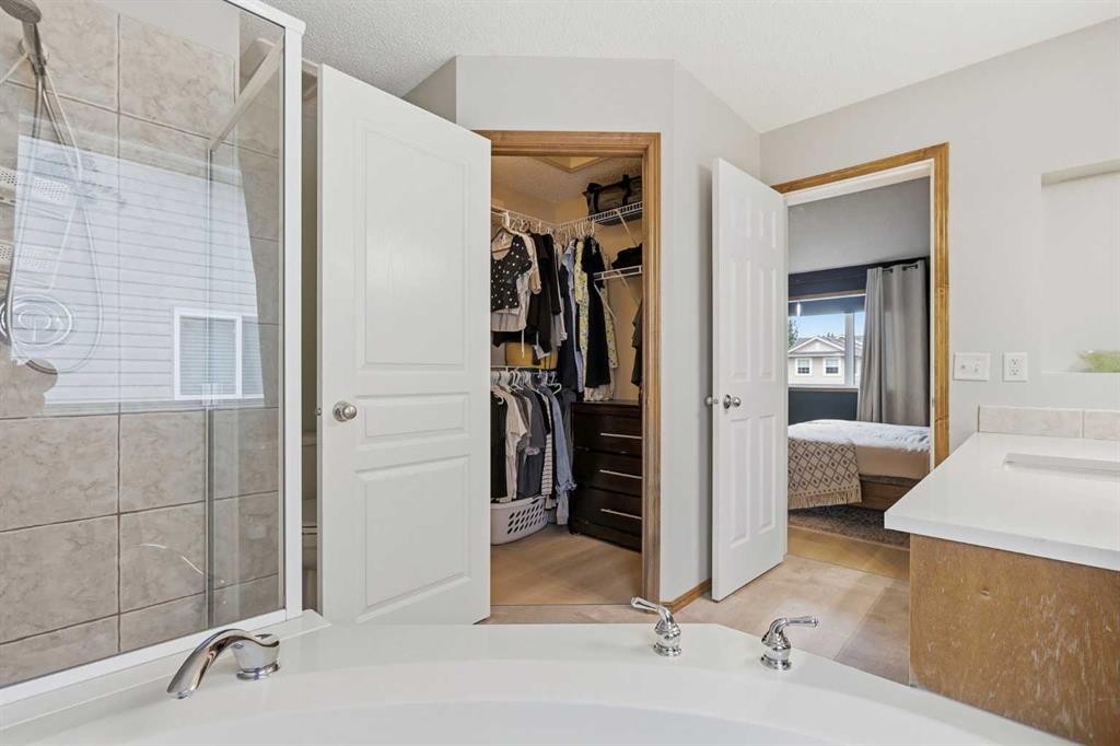 38 Chapman Close Se, Calgary, AB