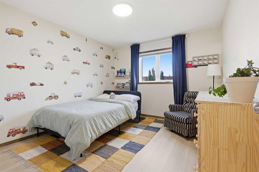 38 Chapman Close Se, Calgary, AB
