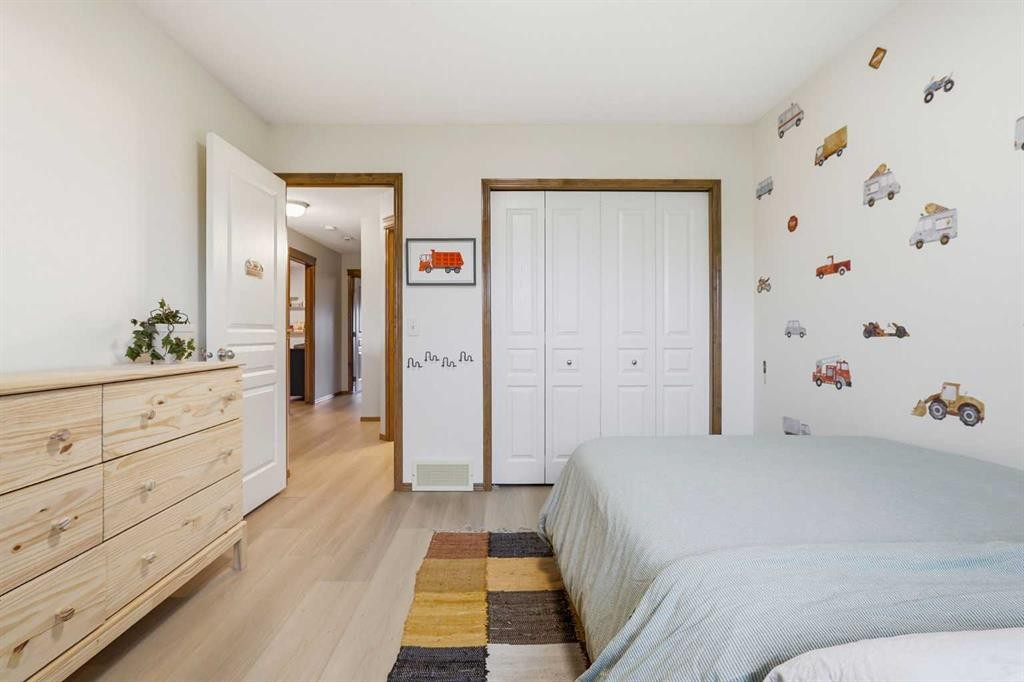 38 Chapman Close Se, Calgary, AB