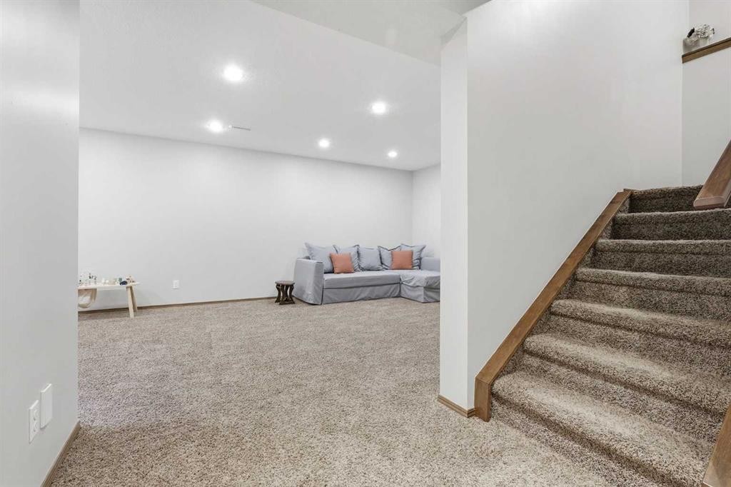 38 Chapman Close Se, Calgary, AB