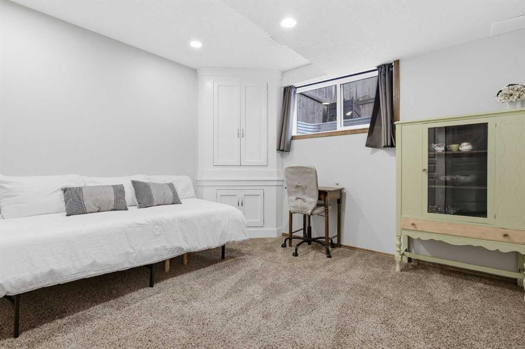 38 Chapman Close Se, Calgary, AB