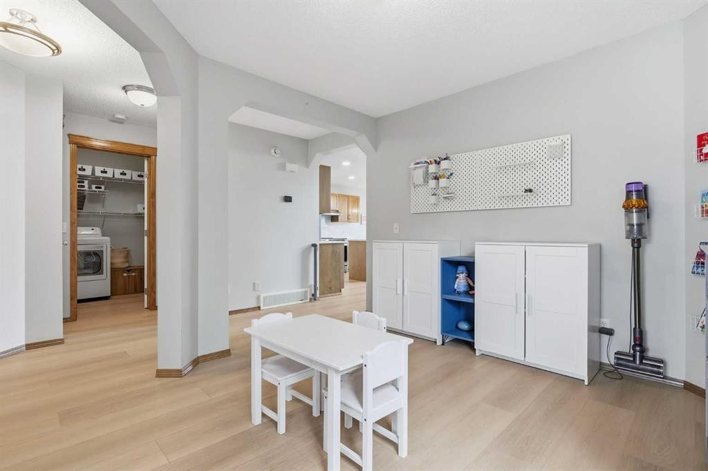 38 Chapman Close Se, Calgary, AB