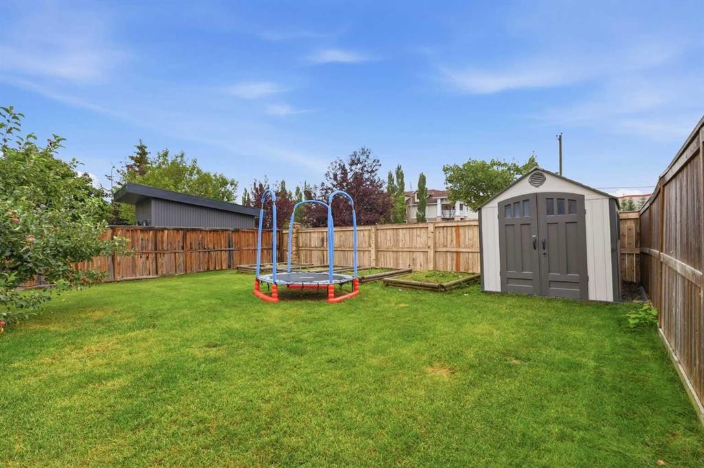 38 Chapman Close Se, Calgary, AB