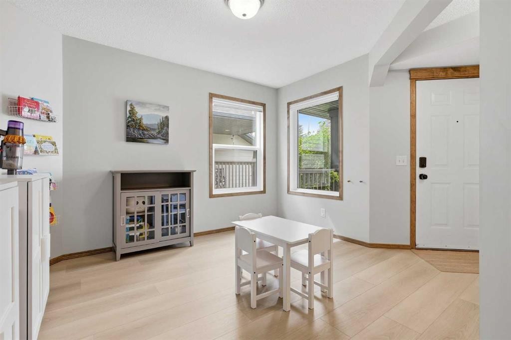 38 Chapman Close Se, Calgary, AB