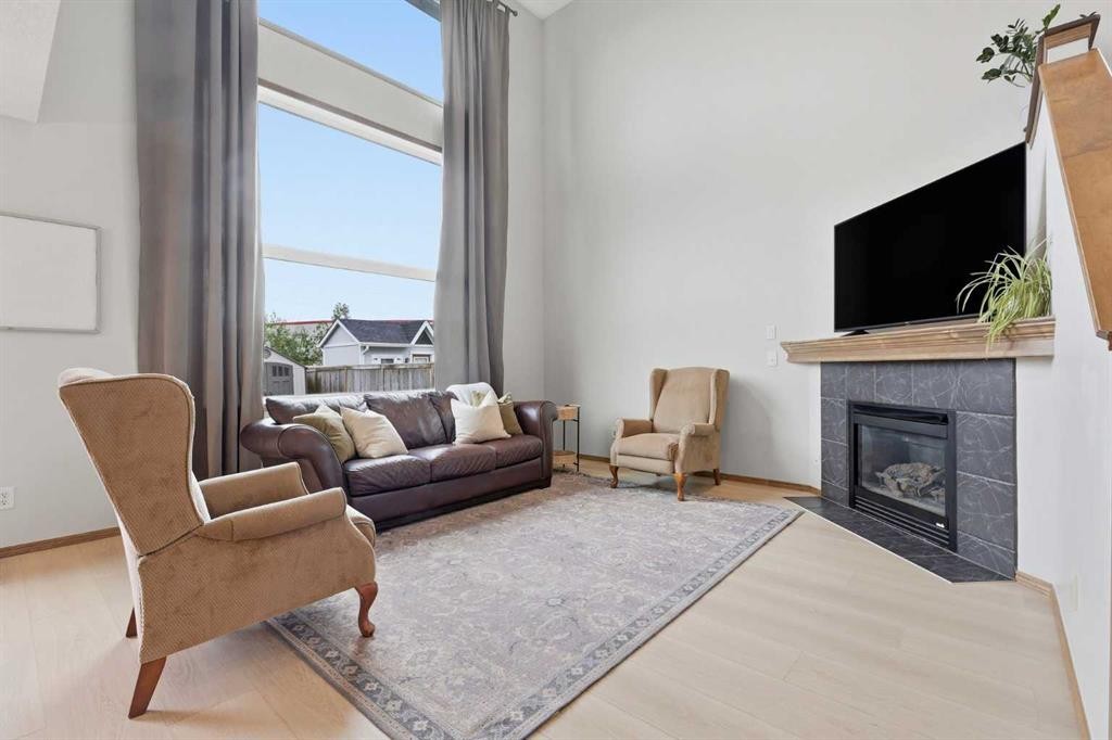 38 Chapman Close Se, Calgary, AB
