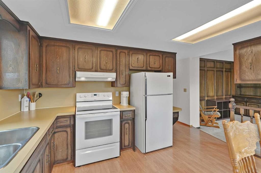 60 Beddington Drive Ne, Calgary, AB - Indoor Photo Showing Kitchen With Double Sink