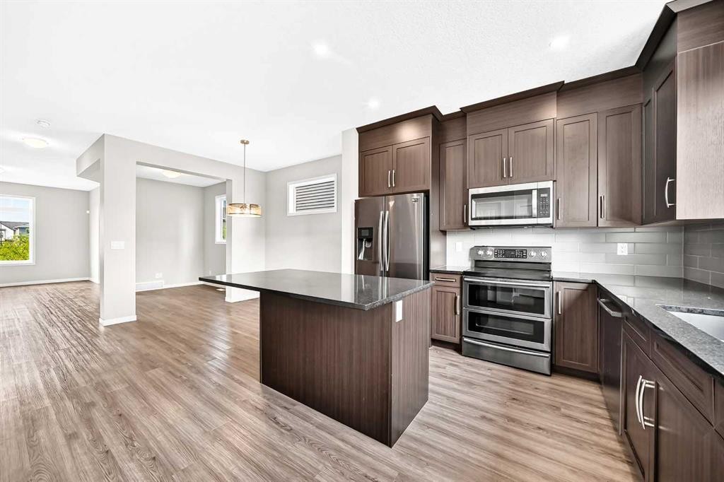 18 Willow Crescent, Okotoks, AB - Indoor Photo Showing Kitchen With Stainless Steel Kitchen With Upgraded Kitchen