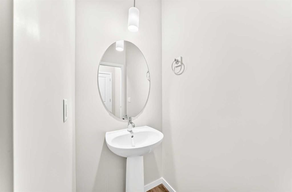 18 Willow Crescent, Okotoks, AB - Indoor Photo Showing Bathroom