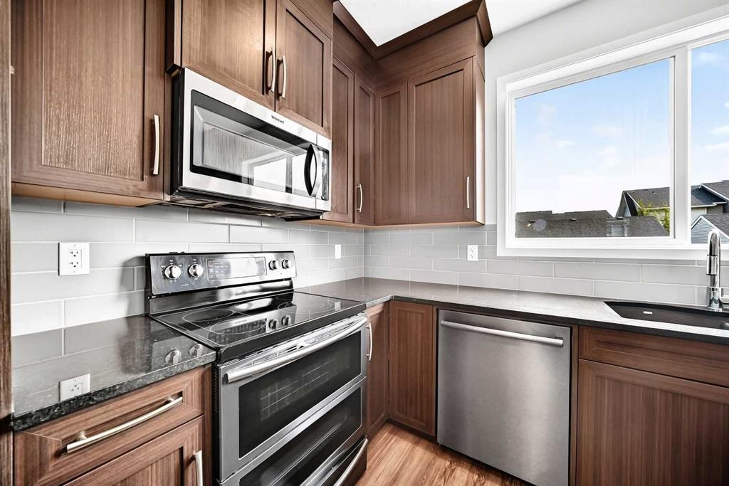 18 Willow Crescent, Okotoks, AB - Indoor Photo Showing Kitchen With Stainless Steel Kitchen