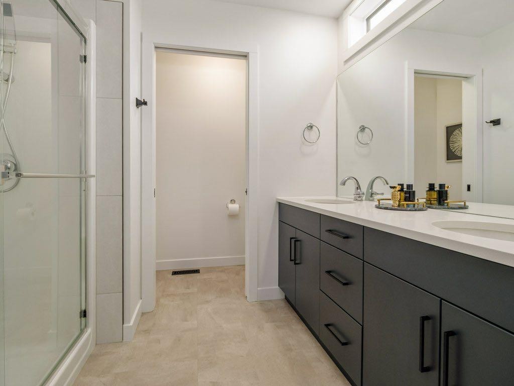 641 Blackwolf Boulevard North, Lethbridge, AB - Indoor Photo Showing Bathroom