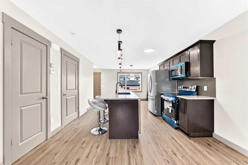 321 Skyview Ranch Drive Ne, Calgary, AB - Indoor Photo Showing Kitchen