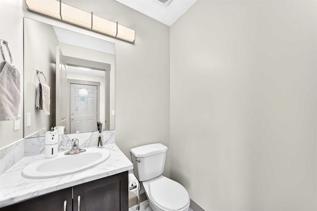 321 Skyview Ranch Drive Ne, Calgary, AB - Indoor Photo Showing Bathroom