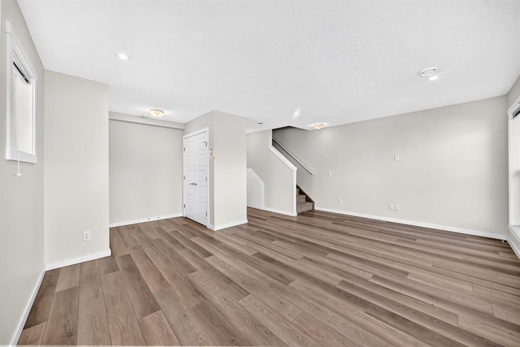 428 Cranbrook Square Se, Calgary, AB - Indoor Photo Showing Other Room