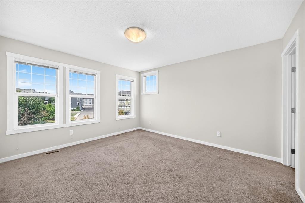 428 Cranbrook Square Se, Calgary, AB - Indoor Photo Showing Other Room