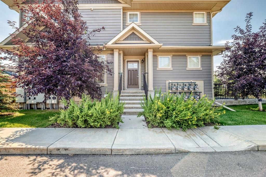 428 Cranbrook Square Se, Calgary, AB - Outdoor With Facade