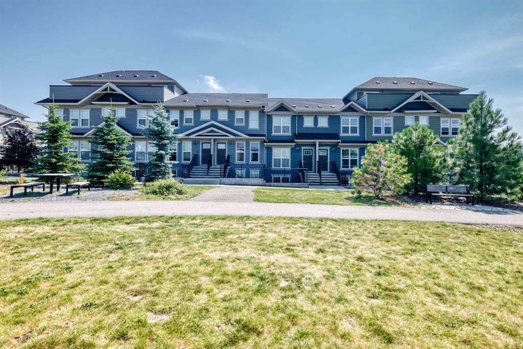 428 Cranbrook Square Se, Calgary, AB - Outdoor With Facade
