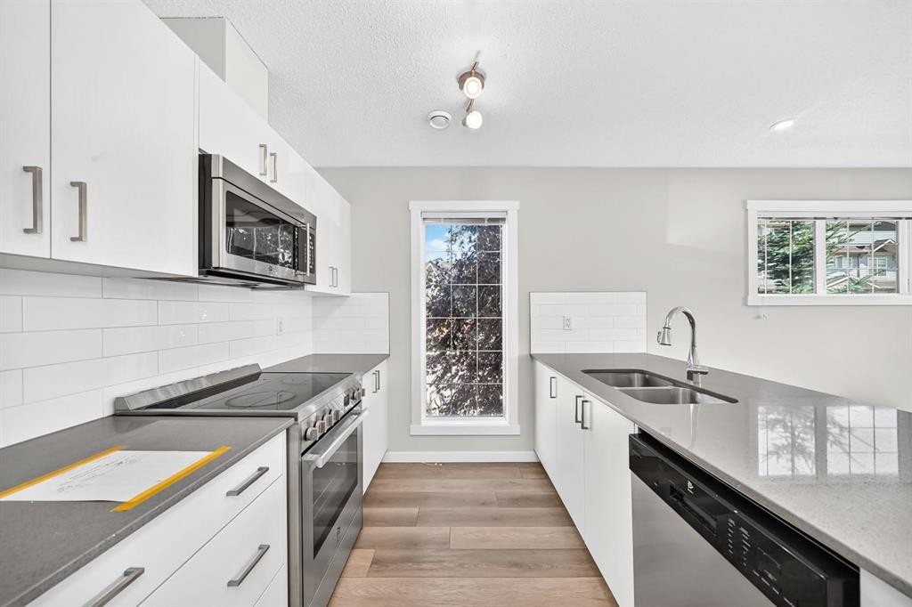 428 Cranbrook Square Se, Calgary, AB - Indoor Photo Showing Kitchen With Double Sink With Upgraded Kitchen