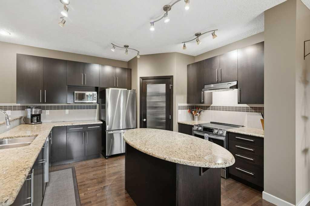 69 Everhollow Avenue Sw, Calgary, AB - Indoor Photo Showing Kitchen With Double Sink With Upgraded Kitchen