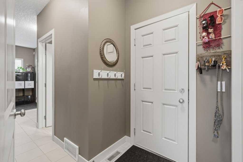 69 Everhollow Avenue Sw, Calgary, AB - Indoor Photo Showing Other Room