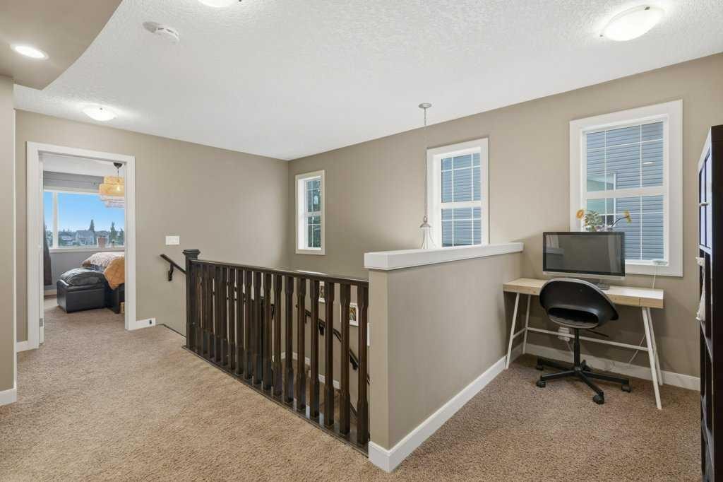 69 Everhollow Avenue Sw, Calgary, AB - Indoor