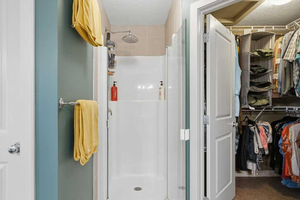 69 Everhollow Avenue Sw, Calgary, AB - Indoor
