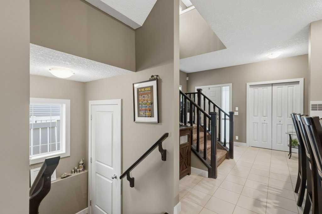 69 Everhollow Avenue Sw, Calgary, AB - Indoor Photo Showing Other Room