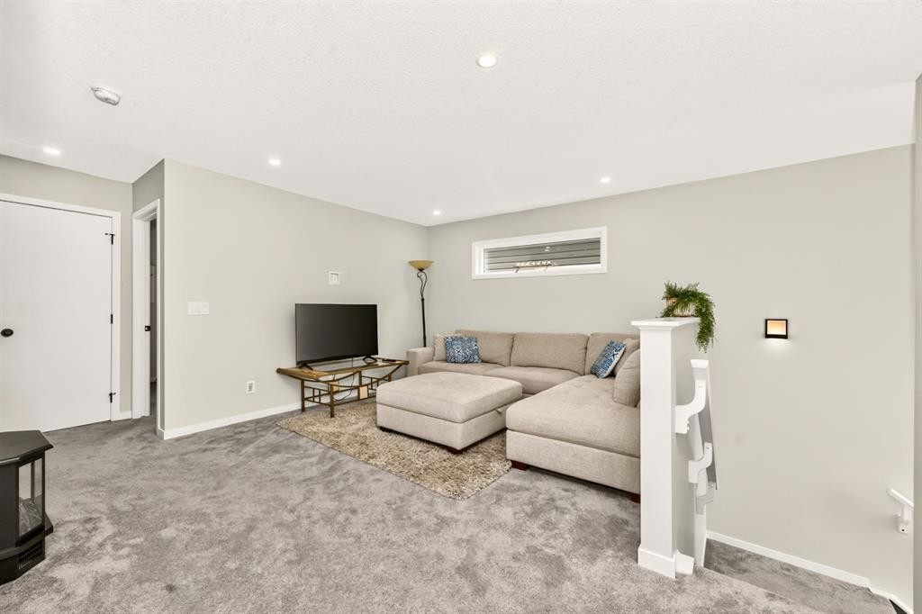 23 Lucas Boulevard Nw, Calgary, AB - Indoor