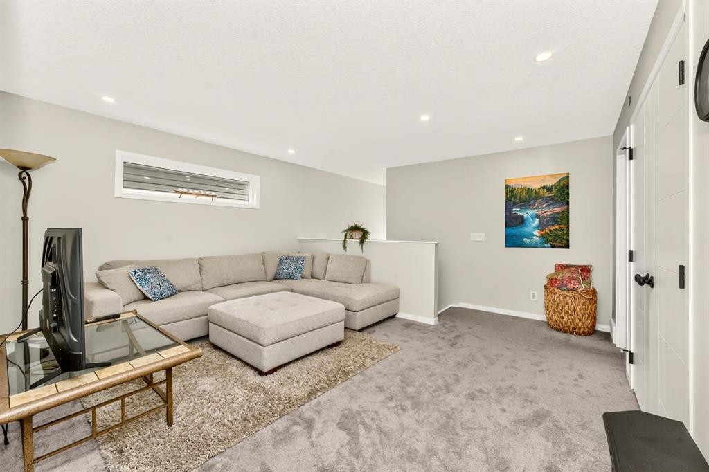 23 Lucas Boulevard Nw, Calgary, AB - Indoor