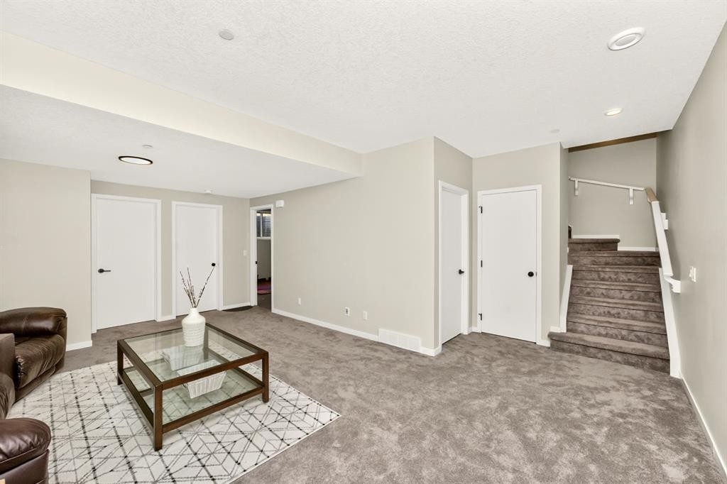 23 Lucas Boulevard Nw, Calgary, AB - Indoor