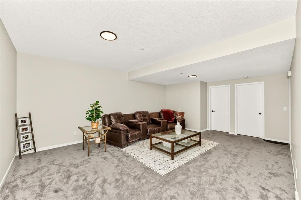 23 Lucas Boulevard Nw, Calgary, AB - Indoor